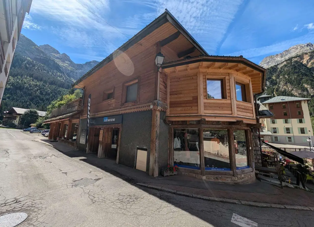 Local commercial 4 pièces 200 m² · à Pralognan-la-Vanoise · 200 m² · 215 000 €